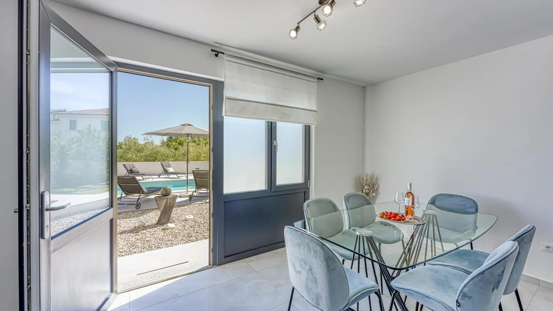 Apartment Luana With Private Pool Croatia